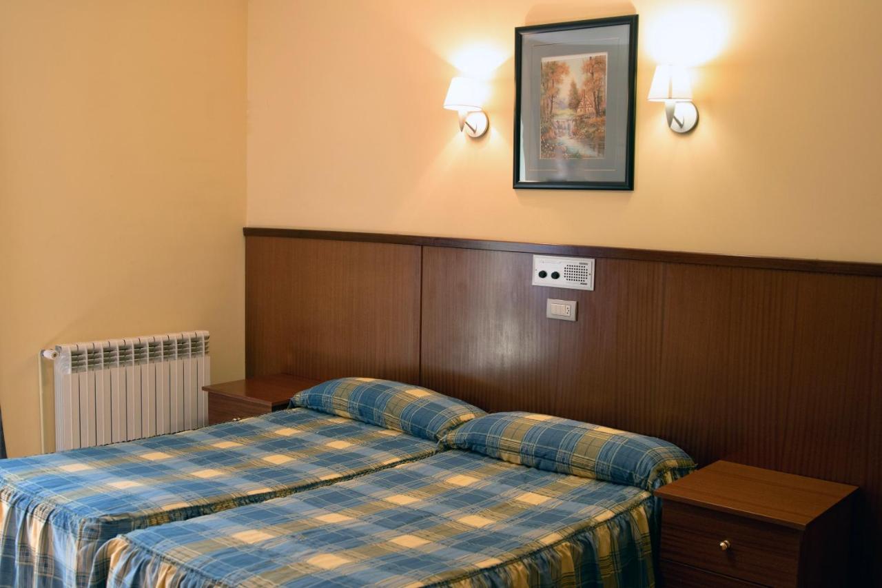 Pensio La Creu Hotell Esterri d'Àneu Exteriör bild