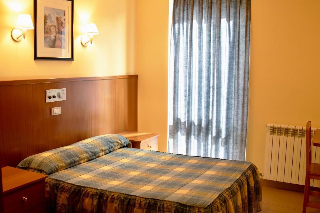 Pensio La Creu Hotell Esterri d'Àneu Exteriör bild