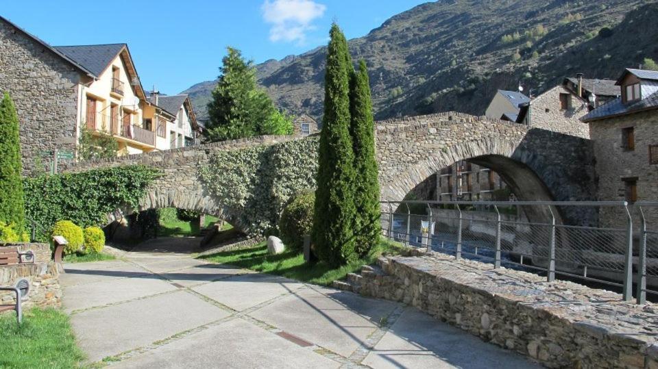 Pensio La Creu Hotell Esterri d'Àneu Exteriör bild