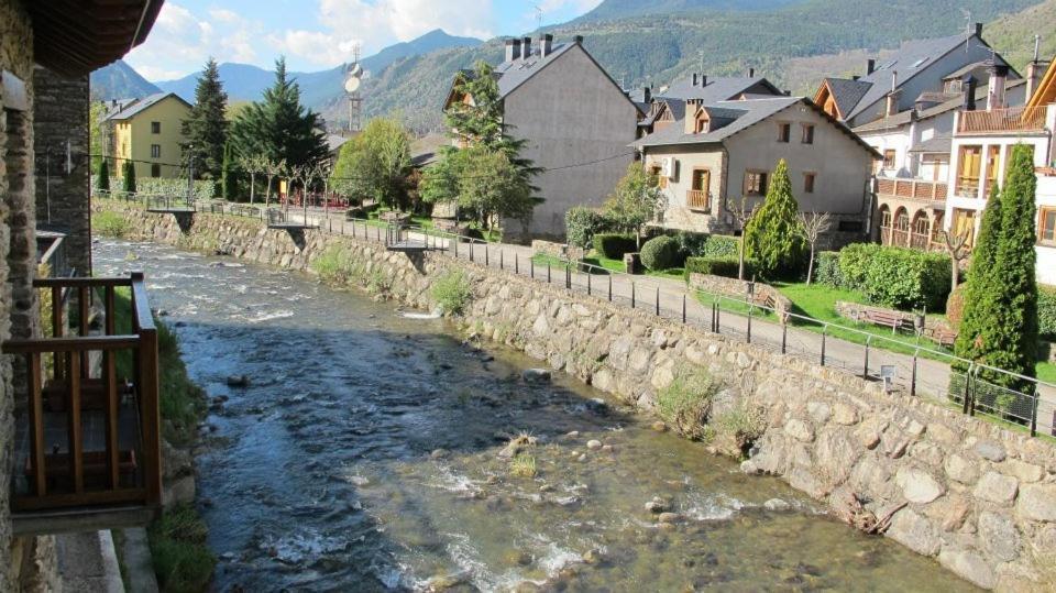 Pensio La Creu Hotell Esterri d'Àneu Exteriör bild
