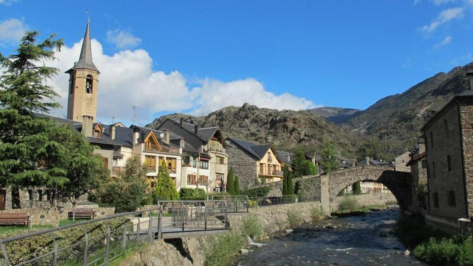Pensio La Creu Hotell Esterri d'Àneu Exteriör bild