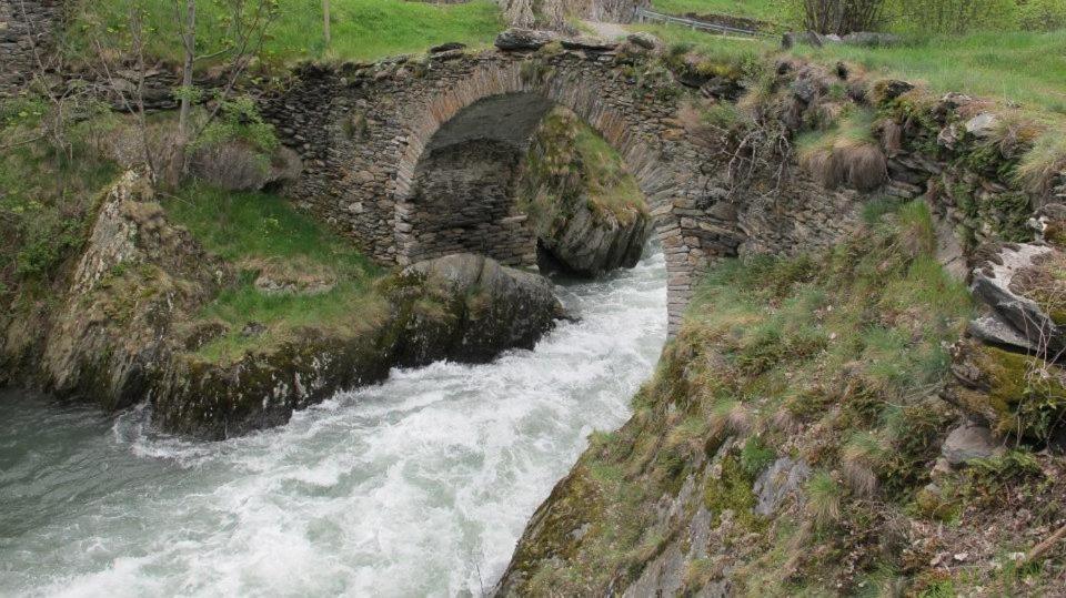 Pensio La Creu Hotell Esterri d'Àneu Exteriör bild